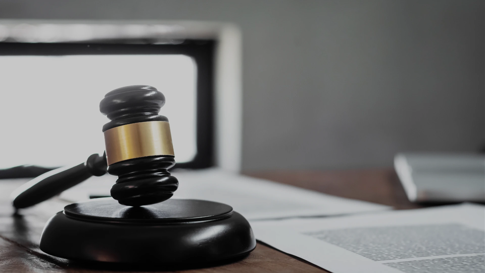 How to Avoid A Premises Liability Lawsuit During The Holidays<span class=