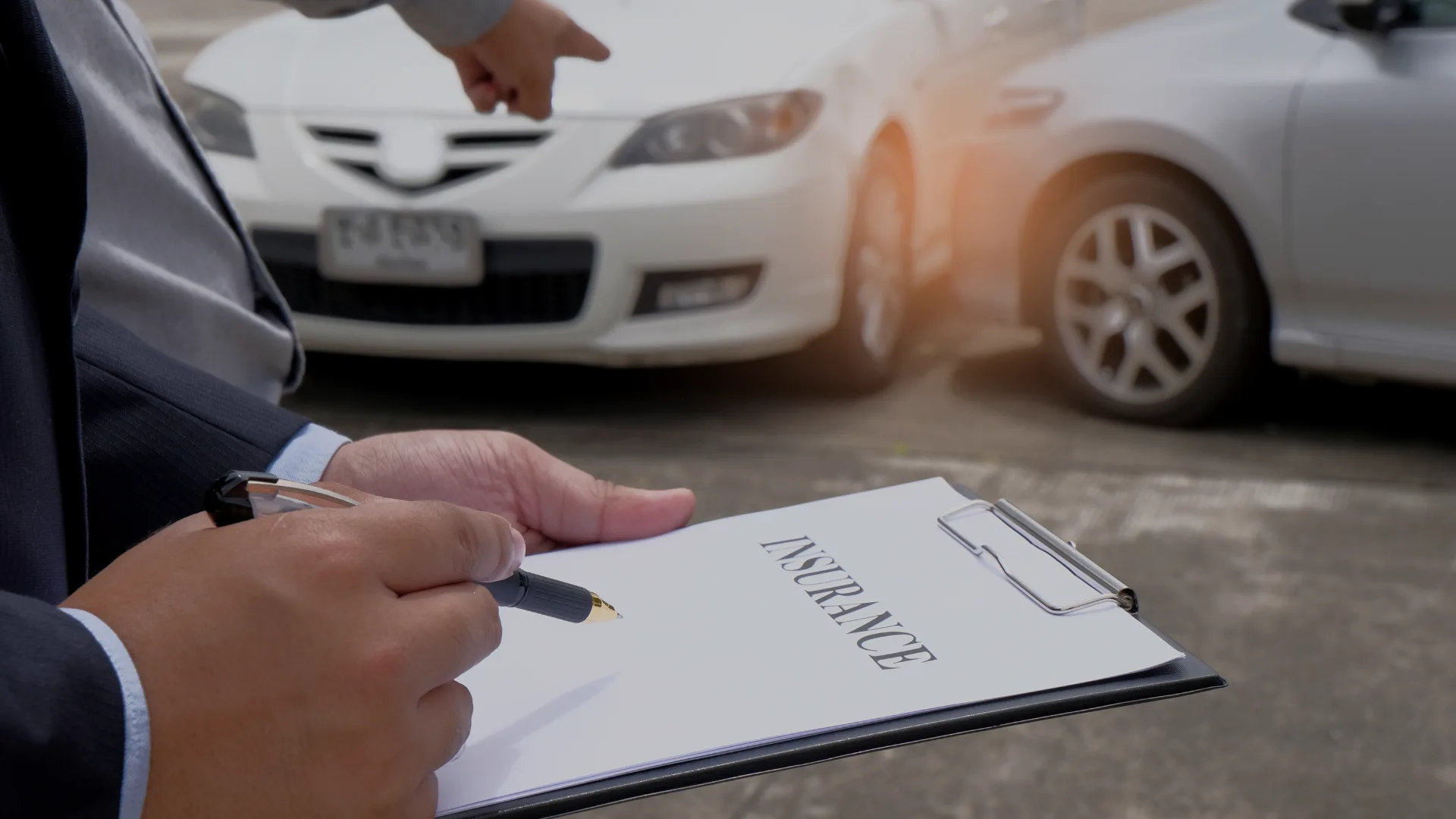 Negotiating with Insurance Adjusters: Insider Strategies for Your Claim<span class=