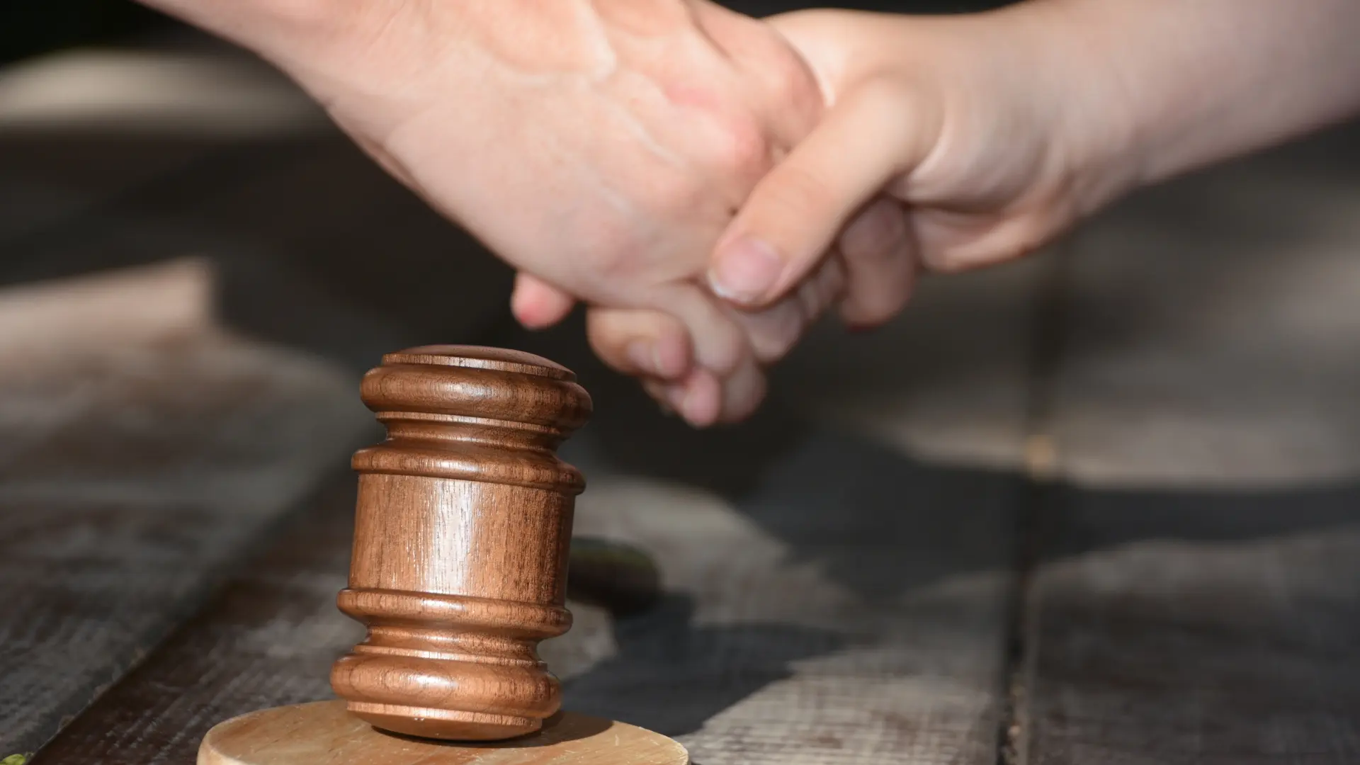 Should I Accept Insurance Settlement Offer? Key Considerations<span class=